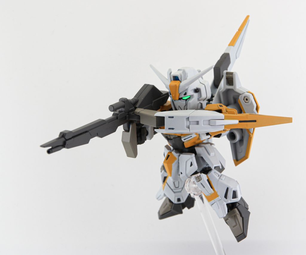 カメラは蛍光グリーンで塗装して、ブラックライトで光らせています。