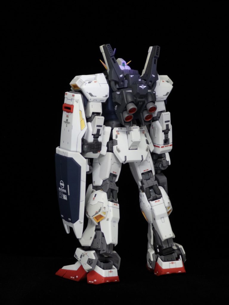 リアビュー。バーニア内部はレッドで塗装しました。