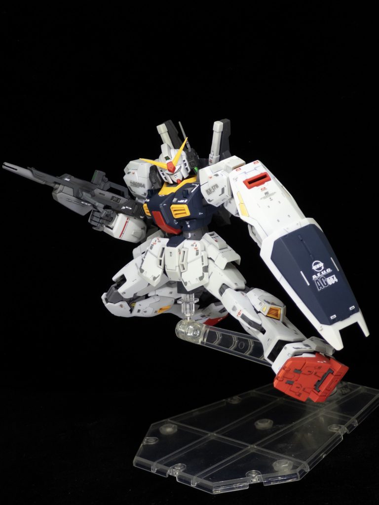 劇場版で印象的なキック。