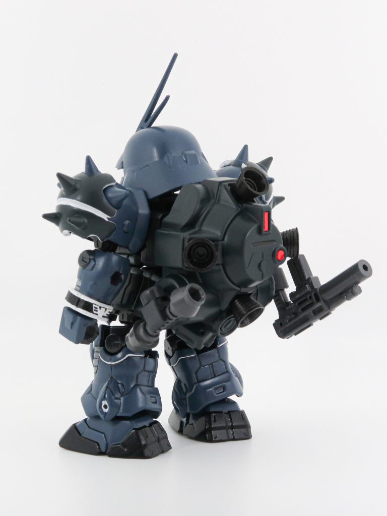 バックパックにはビームマシンガン・コンパクトとビームナギナタをマウント。