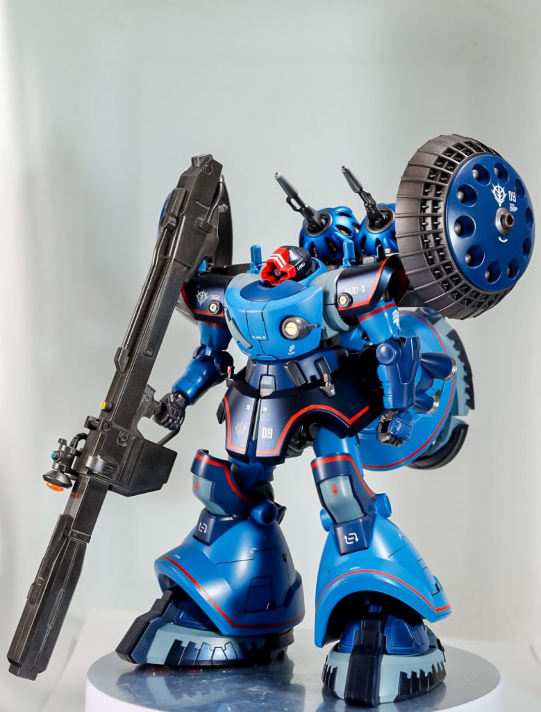 追加された武装は・ビーム砲と多連ミサイルポッドを兼ねたアームドシールド×2枚・開発されたばかりのα型サイコミュ兵器ビット・ビームバズーカ砲アームドシールドもサイコミュ操作でフレキシブルに可動。