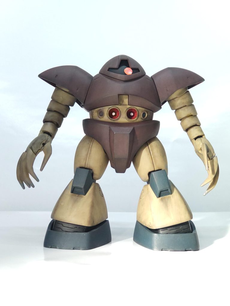 直立させてみましたが、やっぱり前かがみのほうがゴッグには似合いますね!