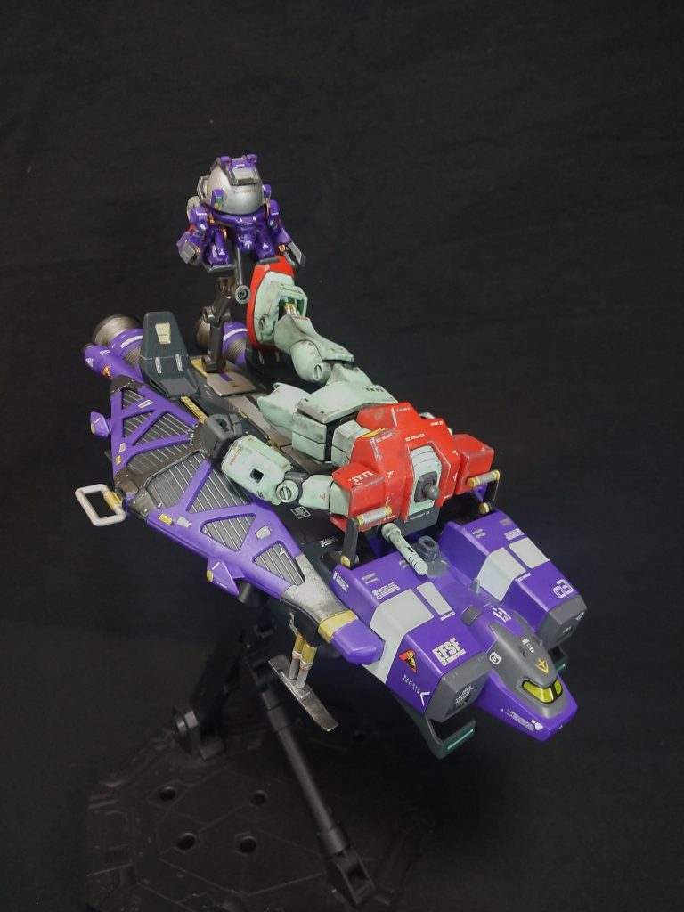 デッキに固定、細かい作業はトロハチが行います。