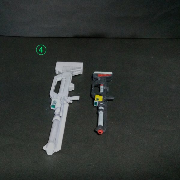 ガンキャノン武装製作その2でネタ武装を自作しました。①今回もネタ武装でみんな大好き大型兵器のRGM79F陸戦用ジムの主兵装のレールキャノンをサイズ拡大して製作しました。②今回も積層プラ板削り出しで、過去に製作した物を縮尺1.5倍の寸法で作りました。③で完成でサイズ感の比較を🤣④‚⑤でレールキャノンの詳細を🙏前に製作した時より確実に技術が上がったかと思います😊武装製作その3へ続く🙏（5枚目）