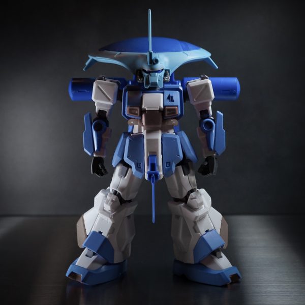 ホビーハイザックが入手できたので昔から好きなアイザックに育てる。HGUCアイザックのバックパックを高さを慎重に決めてボディ側に取付け穴を開けて、モノアイスリットは細く鋭く加工、ふんどしアンテナはベタ付けじゃなく彫り込んでから。EWACネロ的なアプローチでヒザと肩のアーマーと武器を無くして近接戦闘を想定してない偵察MSとして仕上げたいけど、肩アーマー無いとバランス良くないなあ。山越えの子機でも作って乗せようか。それとも普通にアイザック肩にするか。長時間残業で任務遂行していて欲しいのでプロペラントタンク増量は必須。どれをどう付けようか。レドーム好き。プロペラントタンク好き。やや人型を外したMS好き。藤岡建機のライン好き。ザク好き。（3枚目）