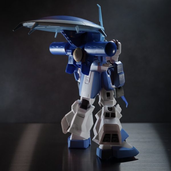 ホビーハイザックが入手できたので昔から好きなアイザックに育てる。HGUCアイザックのバックパックを高さを慎重に決めてボディ側に取付け穴を開けて、モノアイスリットは細く鋭く加工、ふんどしアンテナはベタ付けじゃなく彫り込んでから。EWACネロ的なアプローチでヒザと肩のアーマーと武器を無くして近接戦闘を想定してない偵察MSとして仕上げたいけど、肩アーマー無いとバランス良くないなあ。山越えの子機でも作って乗せようか。それとも普通にアイザック肩にするか。長時間残業で任務遂行していて欲しいのでプロペラントタンク増量は必須。どれをどう付けようか。レドーム好き。プロペラントタンク好き。やや人型を外したMS好き。藤岡建機のライン好き。ザク好き。（5枚目）