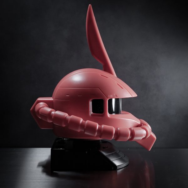 たぶん1/35スケールくらいかな。よくあるガチャEXCEED MODELよりだいぶ大きい。昔あったU.C.HARD GRAPHのランバ・ラルプラモにほぼ近いサイズだと思う。量産型ザクとして塗って飾ろう。（4枚目）