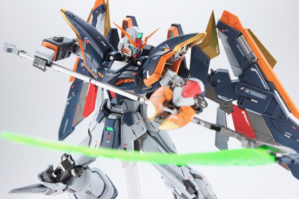 オレンジのパーツ、金で塗りたいな〜…でもオレンジも捨てがたいしな〜と悩んだ挙句、「両方塗り分けたらいいやん!!」という安易な案に行き着いたのですが、やってみるといい感じでした。