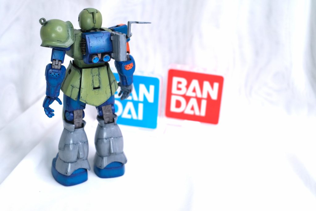 前腕背面の「ブチ穴」は「老GUNPLAチャンネル」の動画を参考しました、穴を綺麗に開けることが初めて出来ました、「老GUNPLAチャンネル」さん、ありがとうございます(zaku-kao5)HGUC旧ザクは本当に素敵なキットですね、プロポーションはめちゃくちゃカッコイイ、武器や装備もいろいろあります、コスパ最高ですね。