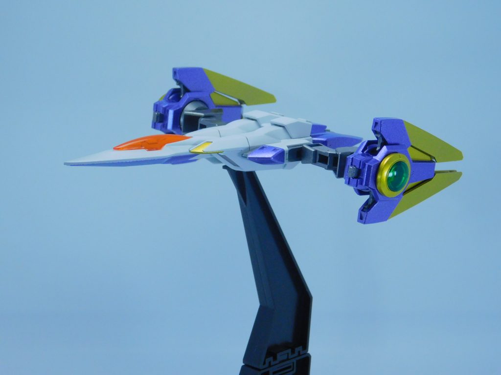 【サーライザーアーク】アークドライヴを装備したサーライザー。直線機動だけではなく、アークドライヴを使用した自由自在の立体機動を誇る。&nbsp;