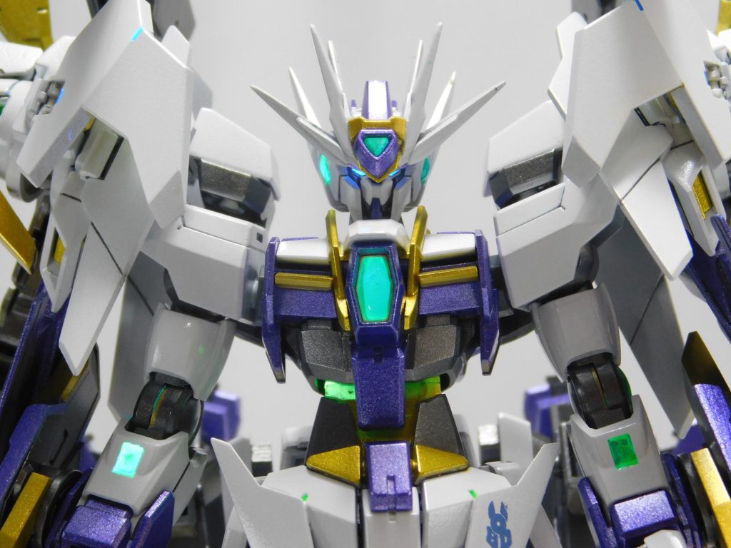 【バストアップ(正面)】お顔は他の形態と違いますが、がんばった甲斐あって割とイケメンと思うのですがどうでしょうか?重さのせいもあり、ロクにポーズを取らせられないのが残念ポイント。