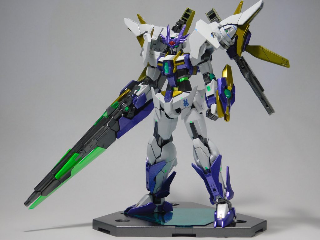 【ブラスター装備】本機はソード系の武装が充実しているため、ブラスターをソードとして扱うことは少ないがもちろんソード状態でも運用可能。