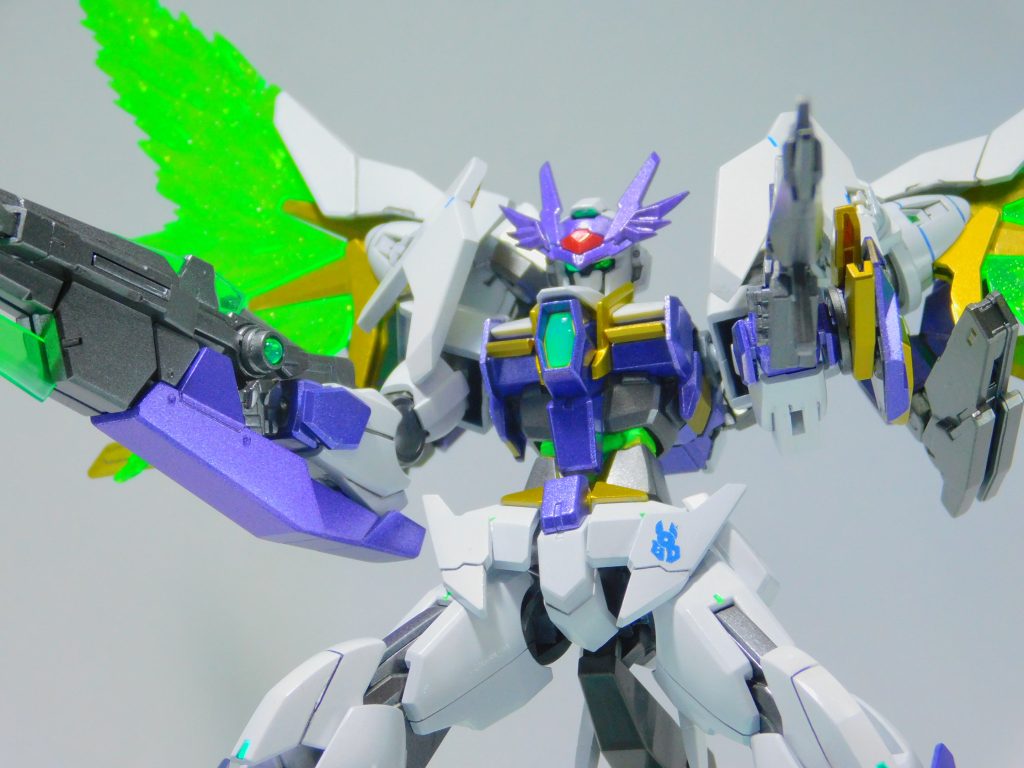 【ハイマットフルバースト】スカイメビウスで使用可能だったフルバーストはもちろんブレイブになっても使用可能。大きく変化はないが、フルバースト後にCファンネルで追撃するなど時間差攻撃がしやすくなっている。