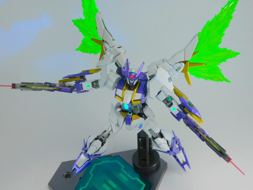 【メビウスアロンダイト】スカイメビウスと同じく、メビウスビームキャノンをソード状態に変形させて使用することも可能。