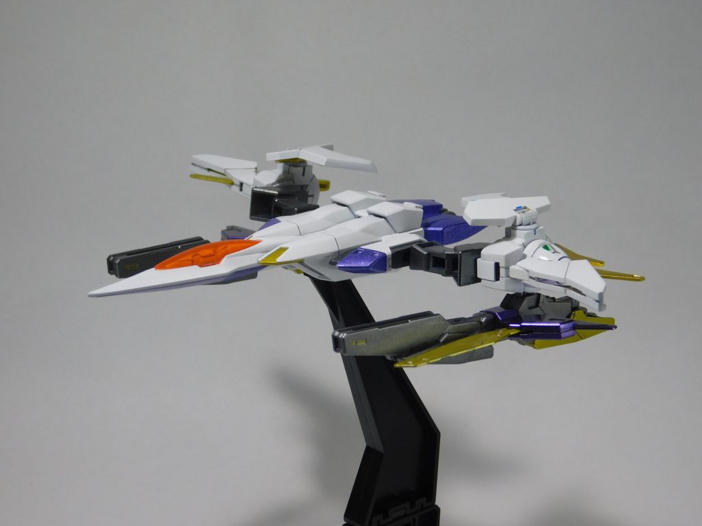 【サーライザーメビウス】ある意味一番支援機っぽい武装。基本の移動は直線的だが、アークほどではないもののある程度の立体機動も可能。