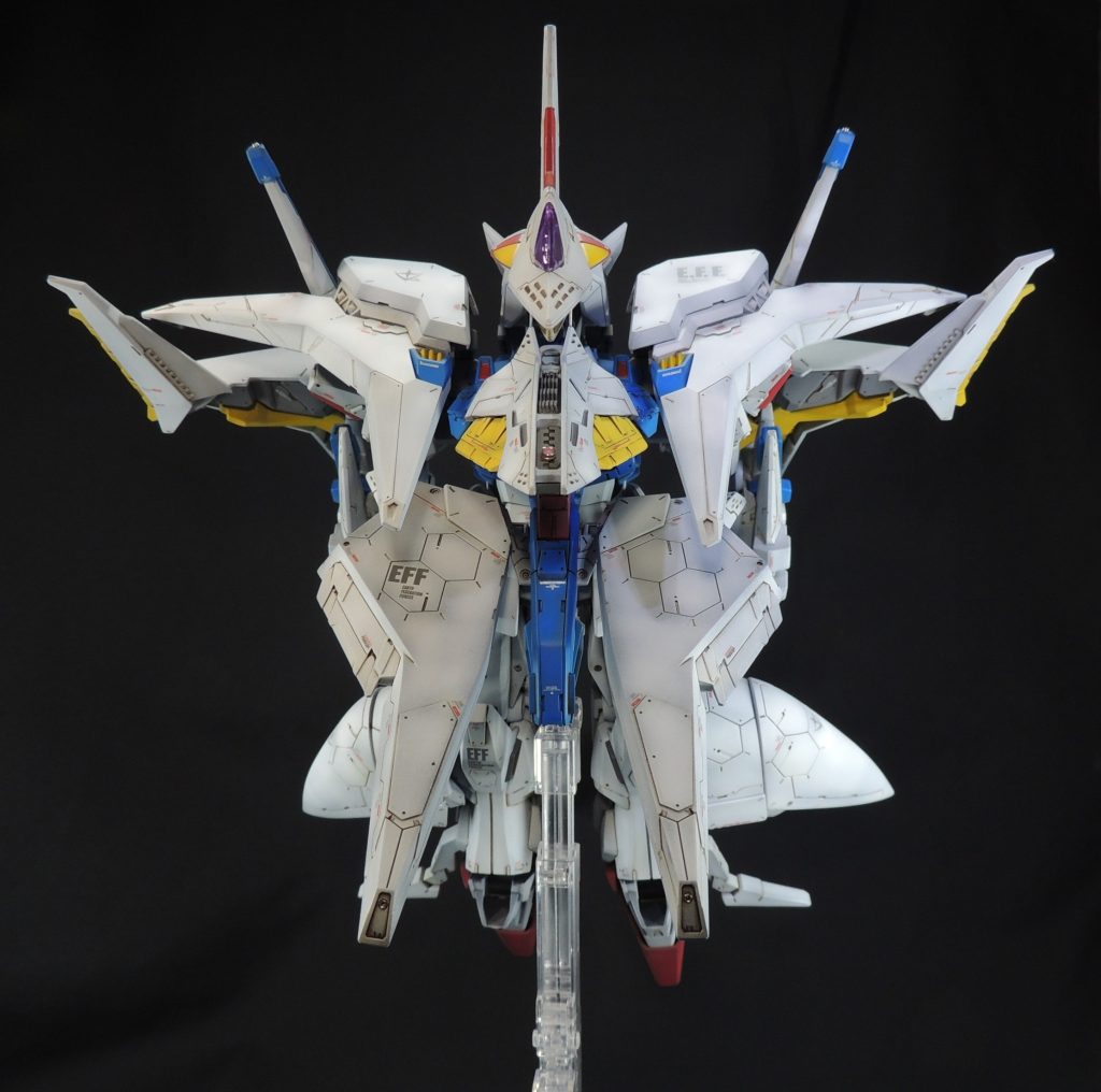 正面から見た際のシルエットの美しさが素晴らしいと思います。