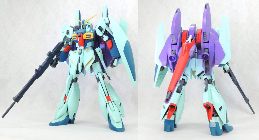 ■胸部　腹部の延長工作に伴い生じた隙間を埋めるため、コクピットハッチの下側と周辺の装甲をプラ板で延長しました。全天周囲モニター型のコクピットの天井にLEDを2灯固定し、電池ボックス兼切替えスイッチはコクピットと首の間に設置しました。ツインアイの点灯タイミングに合わせて、コクピット内部が発光します。