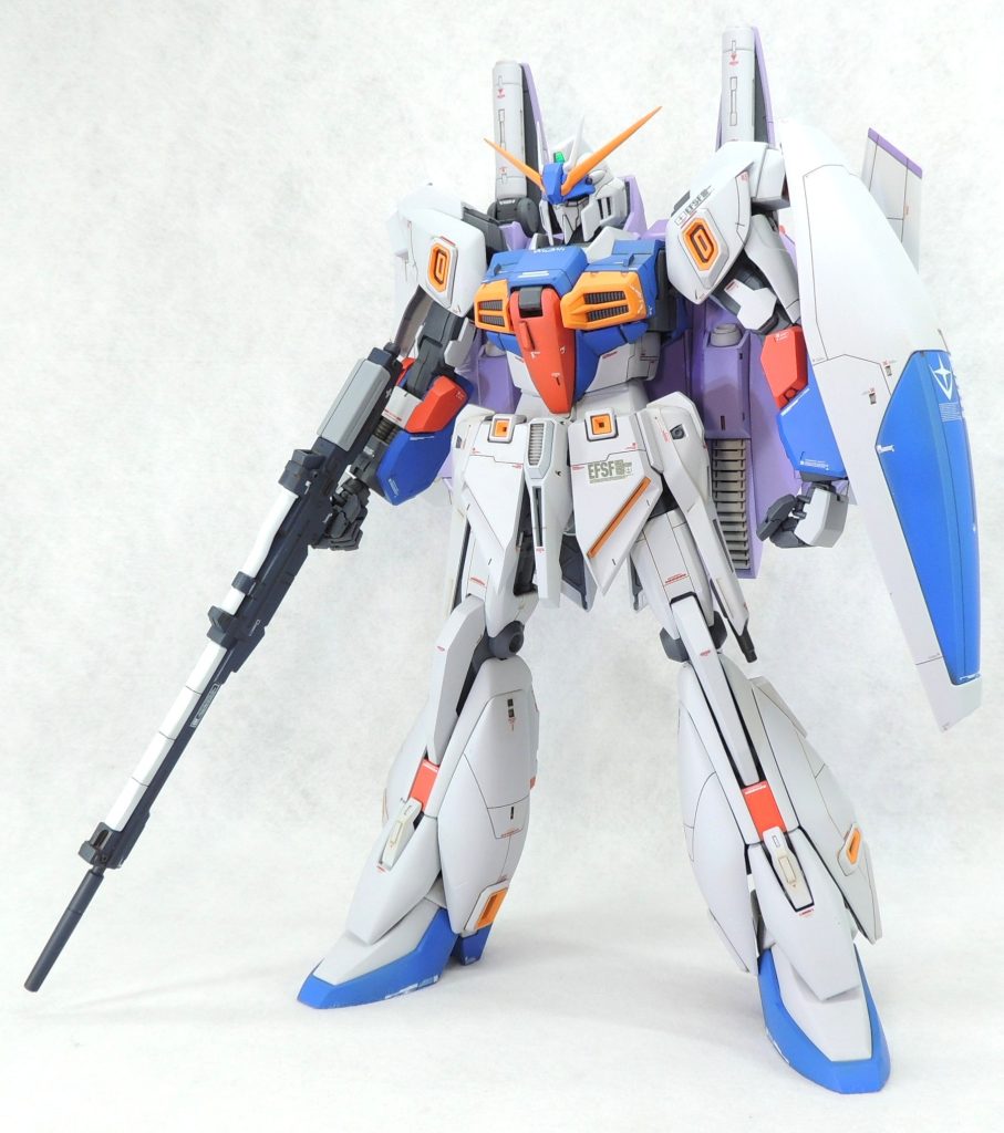 ■デカール　デザインされた「Refine Gundam Zeta(リファイン・ガンダム・ゼータ)」、「B.W.S(バック・ウェポン・システム)」、「EFSF(地球連邦宇宙軍)＋連邦マーク」のデカールは、模型誌「ガンダムホビーライフ」の付録デカールを使用しました。その他、ヴェルテクスデカール・アンプコーションデカール・ロボデカール・ガンダムデカール等を使用しています。精密感やリアリティの向上をめざして、1/144スケール用の小さめのデカールも織り交ぜてみました。