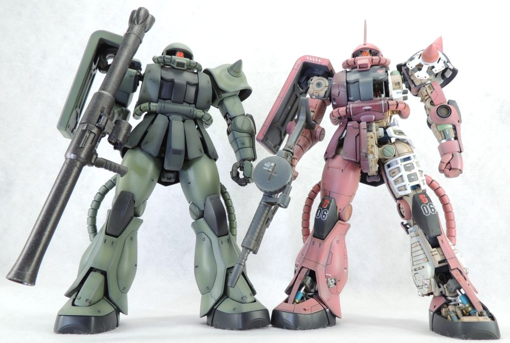 MG量産型ザクとの比較です。量産型ザクは無改造で素組みですが、シャア専用ザクにあわせて、モノアイのみハイキューパーツ製のSPプレート4.0mmφとH・アイズにより改造しています。