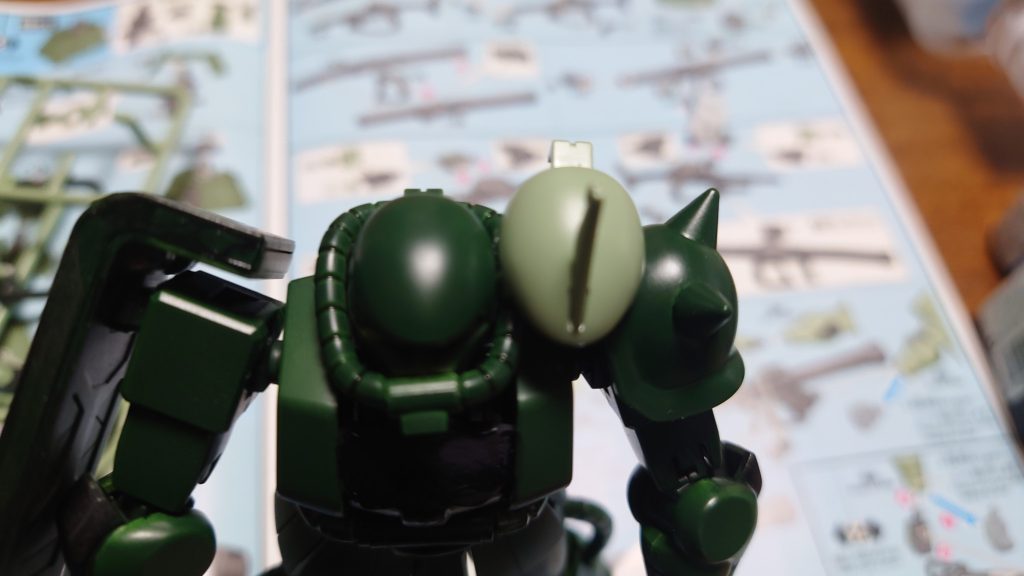 右のヘッドが塗装前の色です