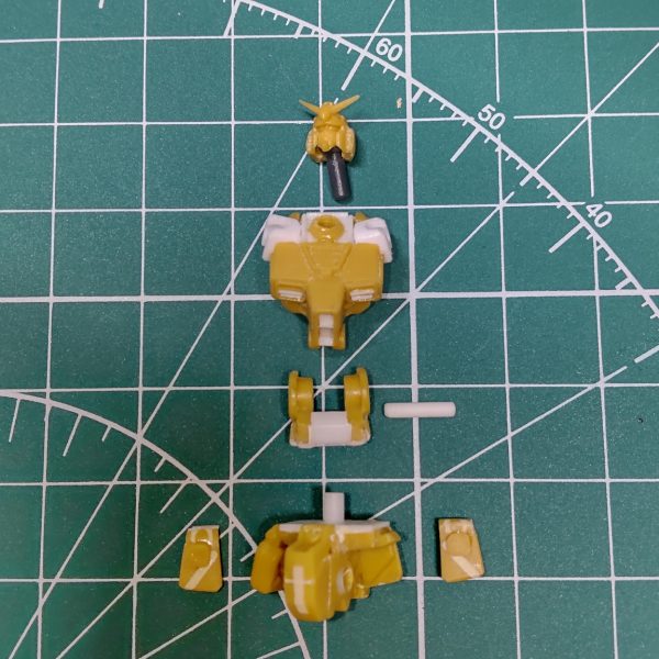 引き続き胴体の加工です。肩部にBJメスを埋め込み可動化の準備。と首周りの整形を終えて、大まかですが終了。ディテールは全体像がみえてから。腰下はジムの上半身のそれをベースに加工。腰の回転軸は2mmの丸棒で、上半身と接続。フロントスカートとサイドスカートもジムを加工ですが、股間部分はHi-vを流用。リヤスカートはスーパーガンダム。ガンダムの腰下ってグンゼのブリーフみたいで、足を付けないとバランスがわかん😑チョット大きいか🤔後々バランスみながら調整ですね。今の可動域はこんな感じ（ 4枚目）次は、難関の脚の制作ですが、この出来次第でRX78-2に見えるか、見えないかが決まりそうです😱引き続き暖かい目で見守って頂けると嬉しいな〜😊&nbsp;&nbsp;&nbsp;（2枚目）