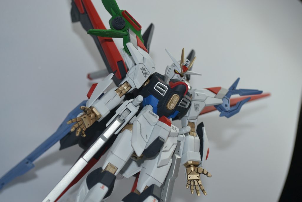 という訳でストフリ弐式とパーフェクトストライクフリーダムのミキシング完成です(*'▽')最初はパーフェクトストライクの中の人ネタの機体にしようかと思いましたが、いい案が出ず設定色に近いカラーで塗りました！！意外と満足！！