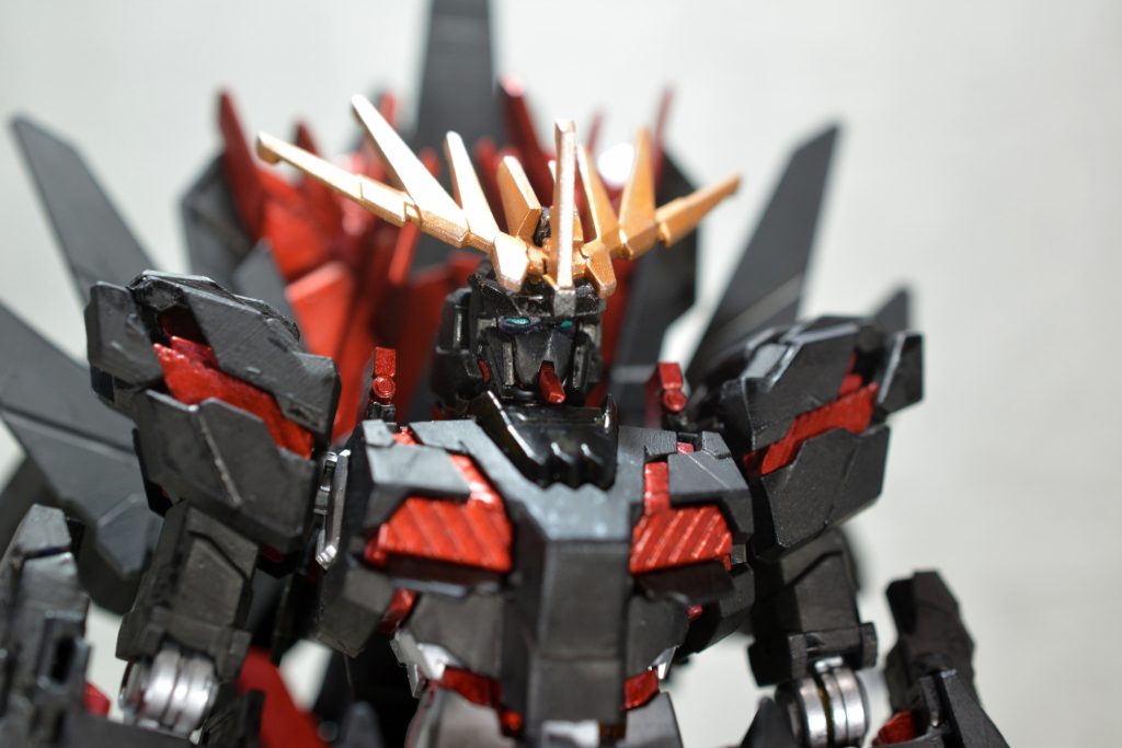 フェイス顔のスリットを埋めて、アゴを伸ばしてゼータっぽい顔に近づけてみました。(黒いから遠目だとさっぱり分からない)