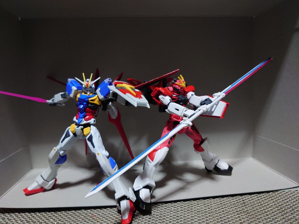 変な白ガンと赤ガン