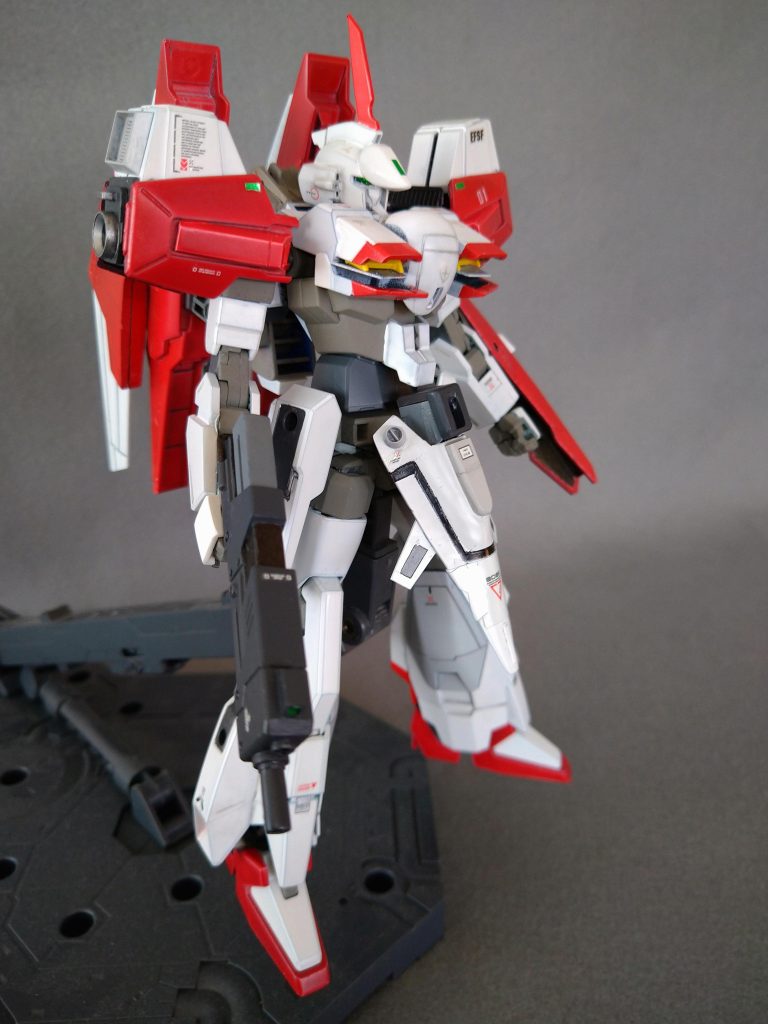 去年末にリサイクルショップで購入した、シード系ジャンク詰め合わせに入っていたライトニングガンダムにジャンクパーツをぺたぺたと。