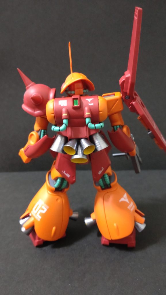 今回使用した塗料ガイアカラー、Mr.カラー、タミヤエナメル胴体オレンジ エヴァオレンジ胴体赤 あずき色動力パイプ ウォーカーグリーン関節部 ニュートラルグレーIVバーニア外装 フレームメタリック(2)バーニア内装 アッセンブルカラー黄色武装 ジオン軍グレー、スターブライトシルバーサーベル 蛍光イエロー