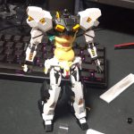 ジークアクスの特徴である胴長を再現中。ちょっと長くしすぎたかんじあるので硬化した[…]