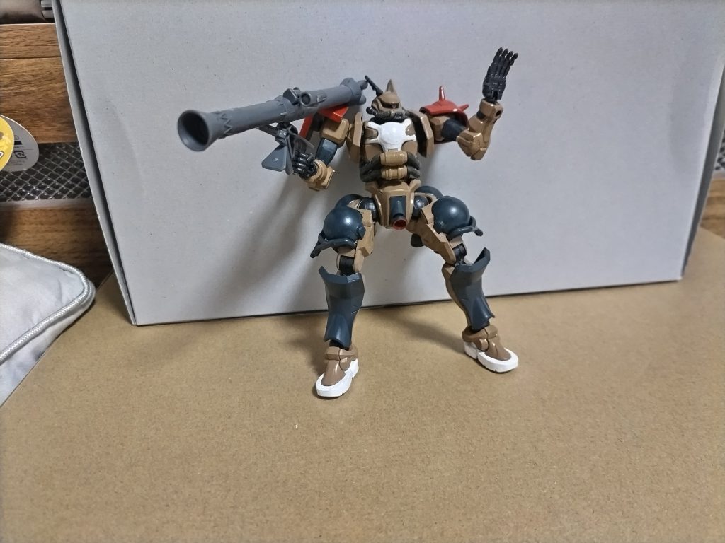 ライデン専用高機動型ザクみたいなポージング