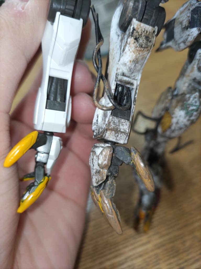 腕は内部のパーツを切り取りケーブルをつけました。&nbsp;