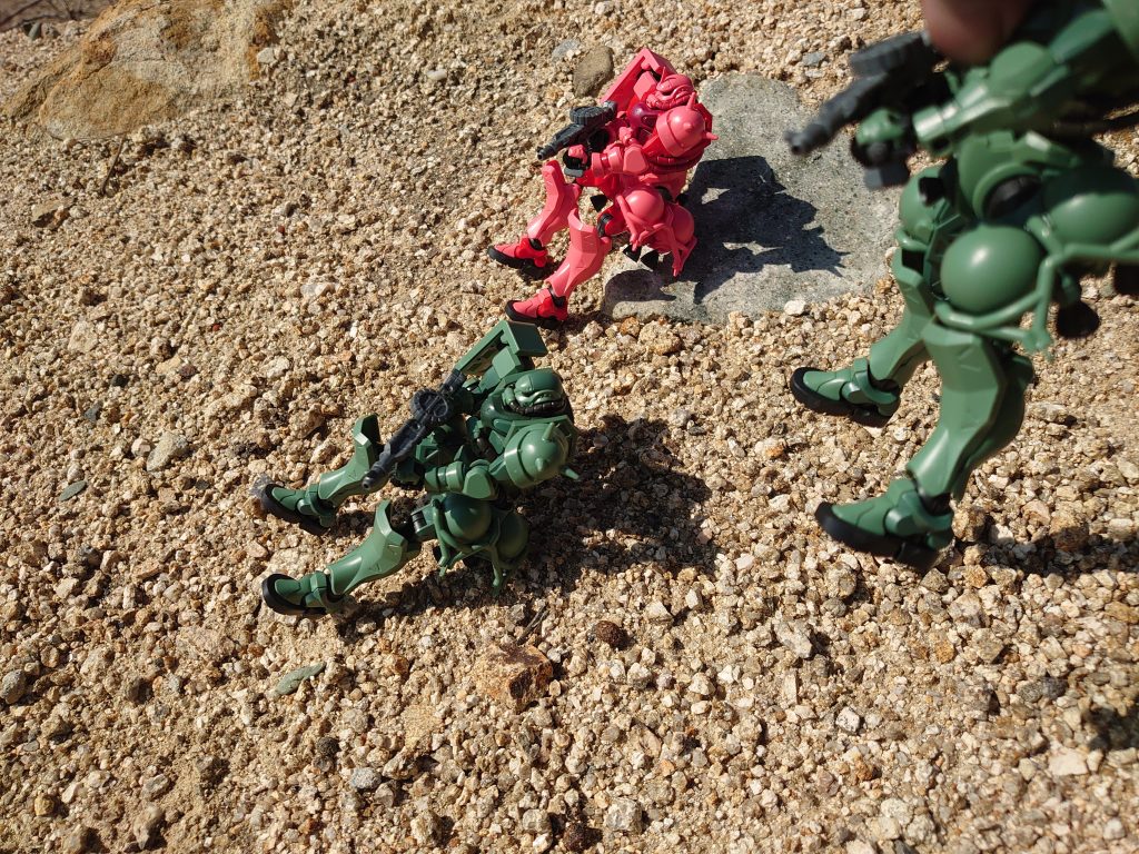 降下するシャアの部隊。