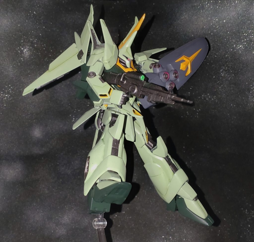 最後に旧1/144キットのパッケージと同じポーズ。以上バウ( アリアス・モマ仕様)でした。前述の通りHGUC初期のキットということもあったので大変でしたが中々作りごたえのキットだったので個人的には大満足です✨これでアリアスが少しでも活躍する場ができればなぁ…( コミック等ではイリアの他、ジャムルの3D隊ですら出てきているらしいので…😅)。最後まで見て頂いてありがとうございました。