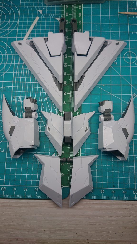 スジ掘りのデザインはこの頃はまだ道具を買ったばかりだし、オリジナルのデザインとかまだやり始めたばかりなので結構悩みました。