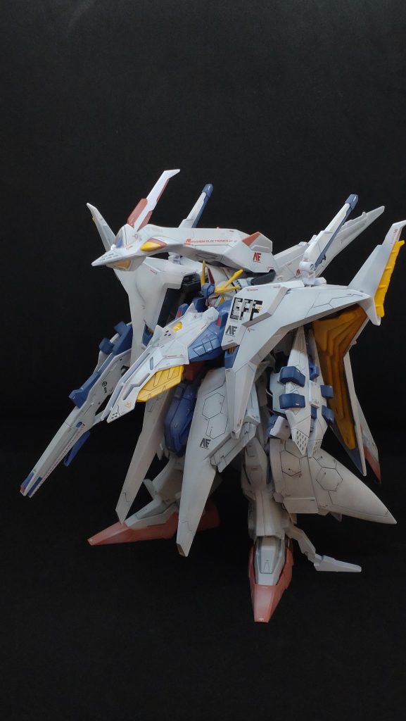 撮影は素直に困りました。尻尾め!クスィーと異なりデカールがどんどん吸い込まれていき、たぶん過去最多に貼ってます。