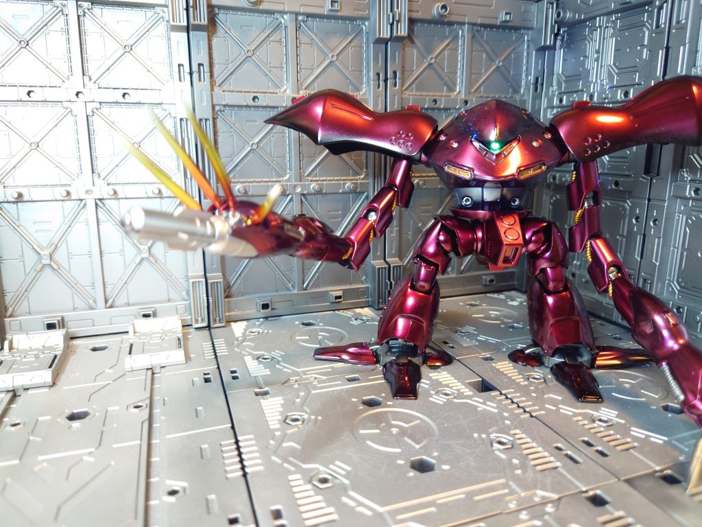 爪は右側だけグラデーションをかけています