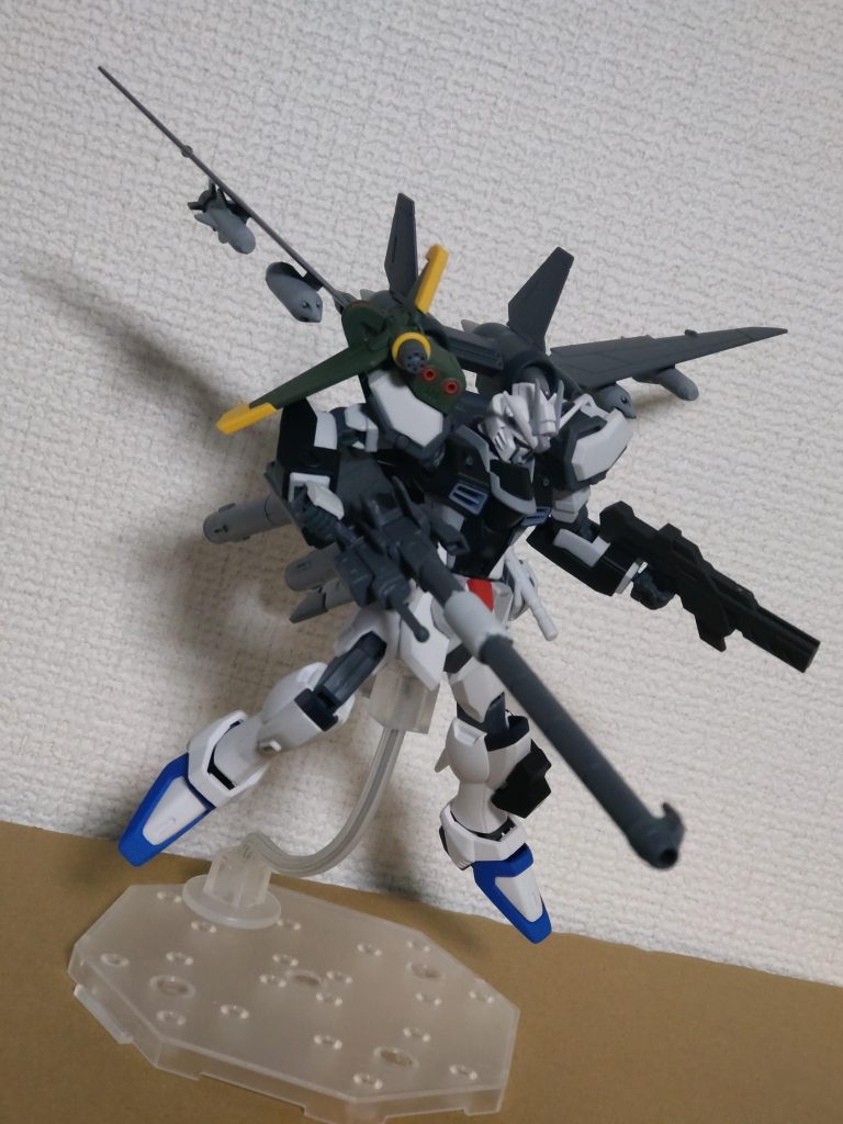 コズミック・イラの世界は奪い奪われてナンボの世界なのでダガーやウインダムなどのジャンクパーツやストライク（ルージュ）の予備パーツで構成されている（ということにしてください。）現に、背面はウインダム、両腕はダガーＬのを使ってます。