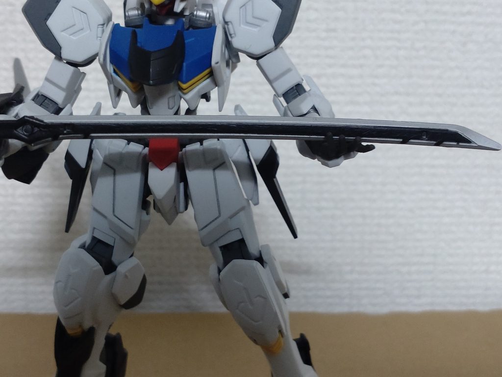 最後に余談ですが刀の塗り分け少しできるようになっててやっぱり作って塗っていると多少ながらも進歩があって少し嬉しくなったおじさんでした。それでは、この作品が誰かのガンプラ作りの役に立ってくれたら幸いです。皆様もよいガンプラライフを過ごしてください。