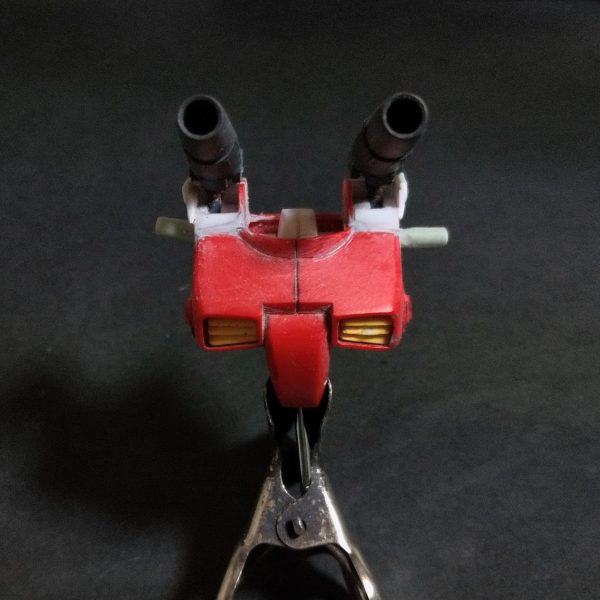 ガンキャノン武装編のキャノンの位置調整です。全体のバランスを考えて3ミリ上げて、少し後方に設置しました。取付け基部の内部モールドも追加加工で！中間のプロポーション確認編へ続く🙏（2枚目）