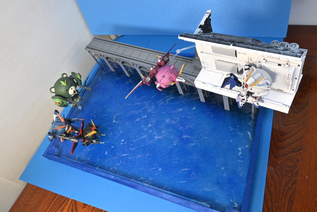 模コン用に、三馬鹿も追加して、海上ジオラマにチャレンジしました。三馬鹿は以前ガンスタに投稿していますのでそちらを参照下さい。