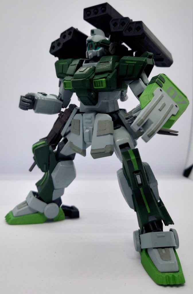 武器がいっぱい付いてるから全部装備させたいけど、手持ちばっかりだから持ちきれない…ミサイルランチャー並べたらサイサリスMLRSっぽい?→背負わせちゃえ!って感じで作りました