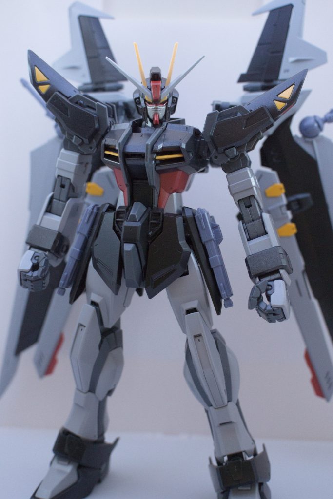 今回の実験、金属の表現としては「あり」なんですが、手法としては車の塗装に近いので、ガンプラとしてはどうなんだろうな、と。あと、口はへの字口に改造してます。