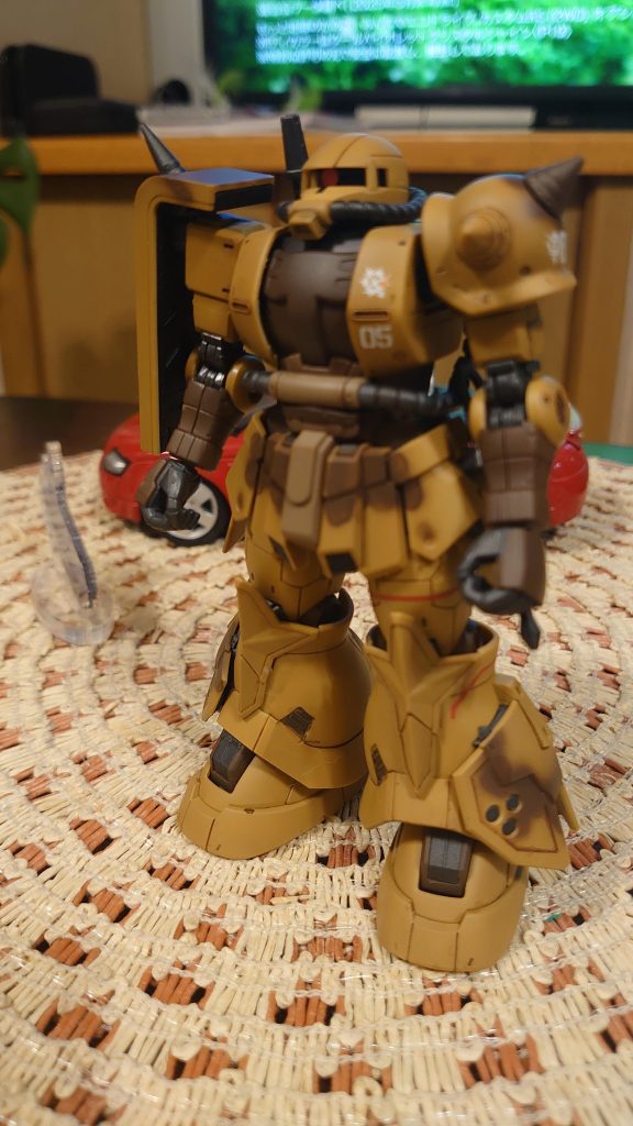 結局、迷彩はフリーハンドでエアブラシしました。