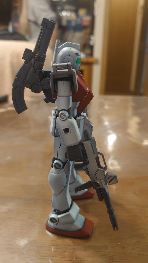 以前に作成したオリジン版ガンダムを中期に変更させた(笑)ので肩のキャノンがジムに着いたのだが左側に付けたいがサーベルあるし、付けときたいし右側に(笑)