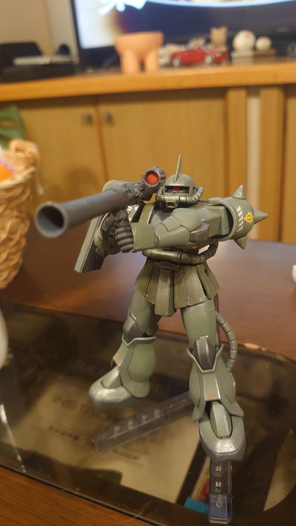 ガンダムⅢめぐりあい宇宙の終盤の数秒でた中隊長ザクを目標です。
