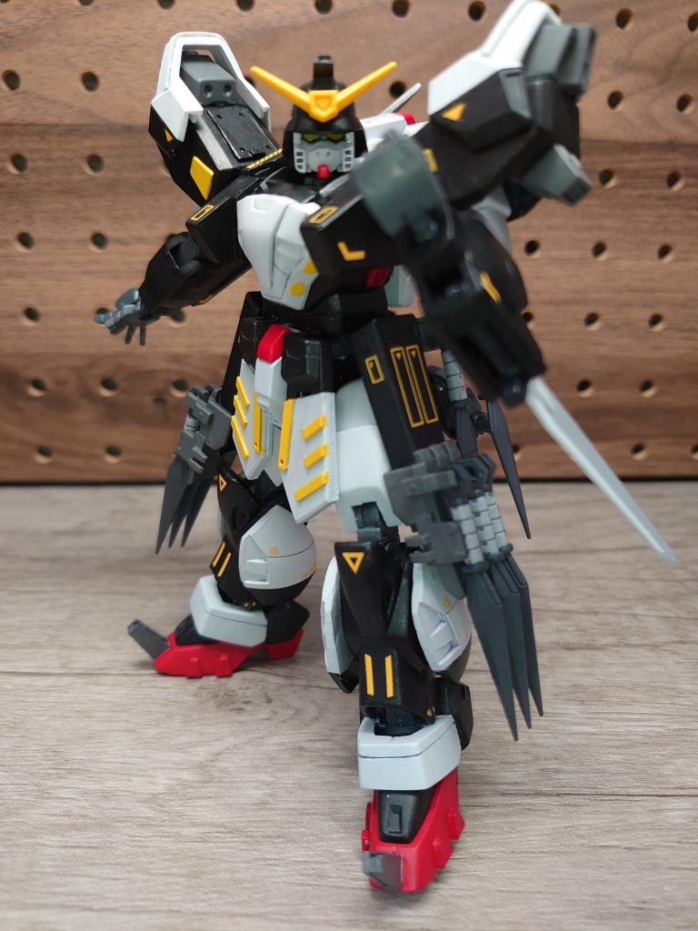 空中・宇宙空間での機動力向上のため、脇・肩・臑部にスラスターを増設。