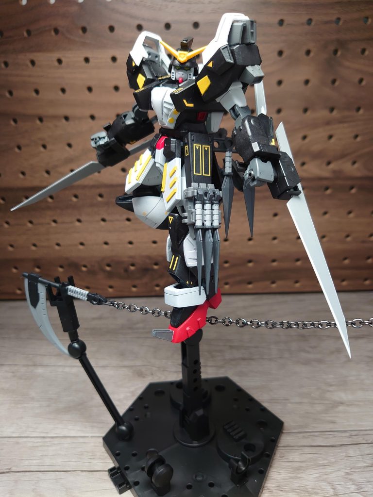 ・大型シュピーゲルブレード肘部のものとは別の追加装備。スラスター増設によりシュトゥルム・ウント・ドランクの回転力が向上したため、大型ブレードを振り回せる様になった。