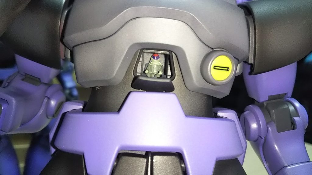 このキットには、ジオン一般パイロットが乗っています💦